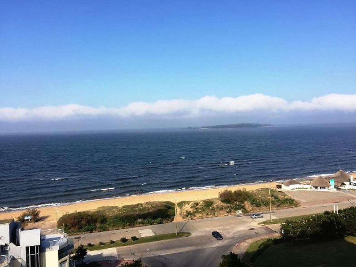 Apartamento de 3 dormitorios en Maldonado, Uruguay No. 4620