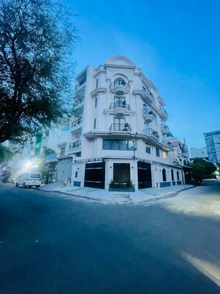 155m² Townhouse in District 7, Vietnam No. 19167