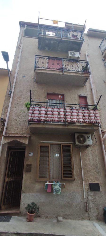 Дом с 4 комнатами в Кампофеличе ди Рочелла, Италия № 258781