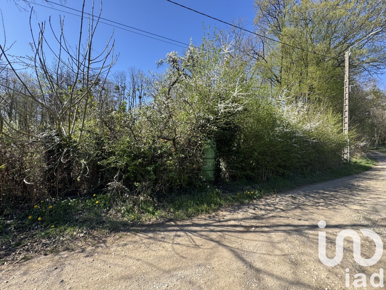 877m² Land in Vivier-au-Court, France No. 277091