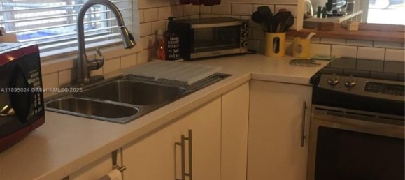 2 bedrooms Villa for rent in Miami, Miami-Dade, Florida, USA № 614659 23