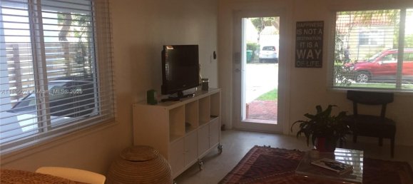 2 bedrooms Villa for rent in Miami, Miami-Dade, Florida, USA № 614659 13
