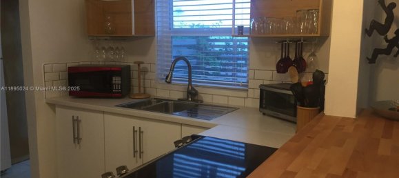 2 bedrooms Villa for rent in Miami, Miami-Dade, Florida, USA № 614659 22