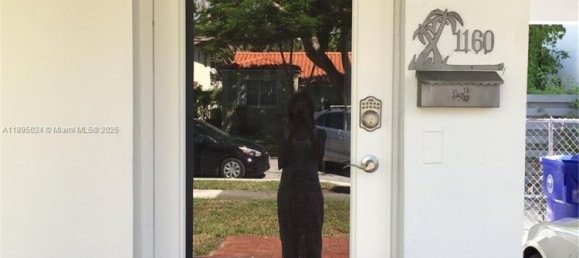 2 bedrooms Villa for rent in Miami, Miami-Dade, Florida, USA № 614659 11
