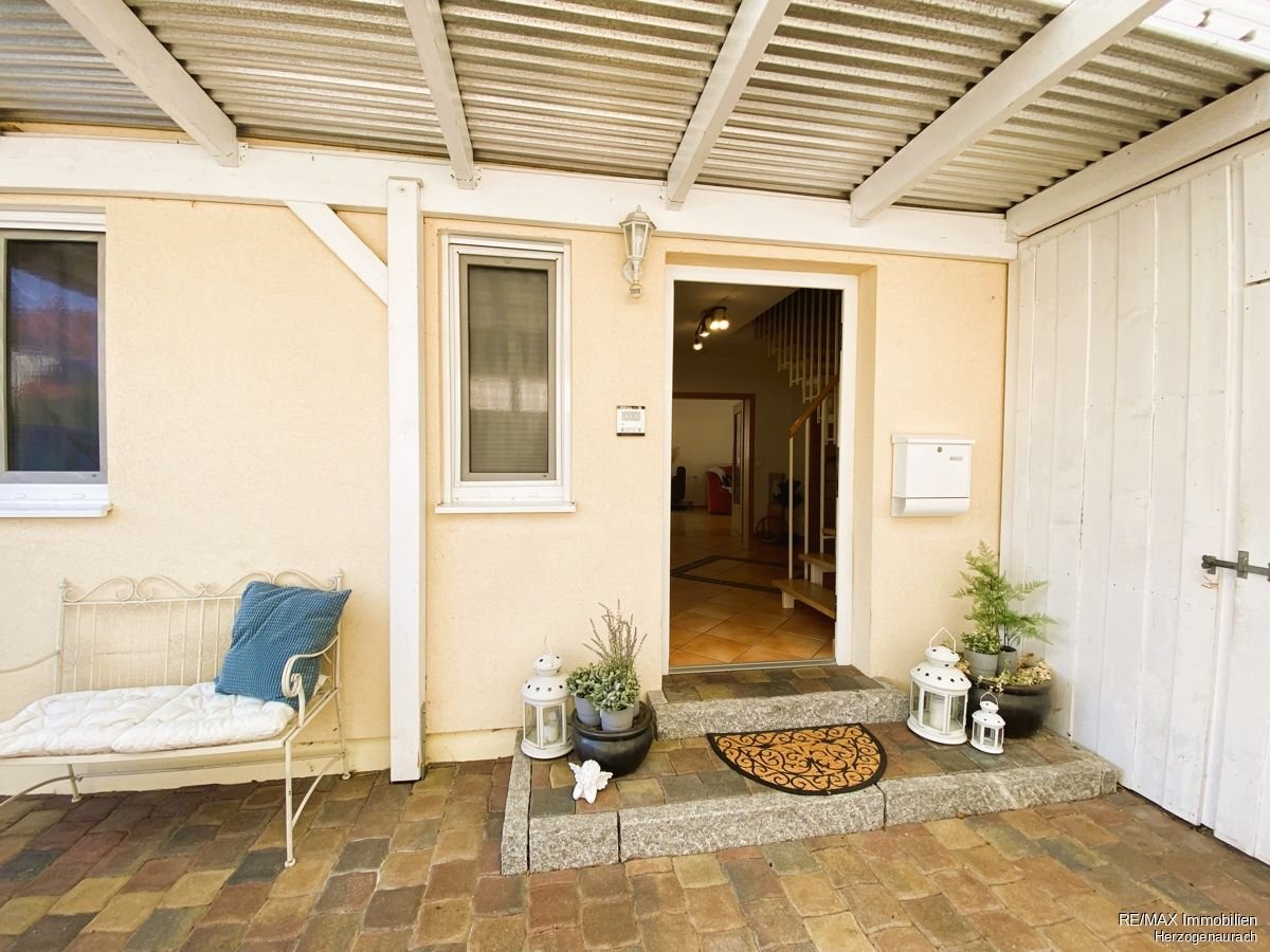 Casa de 5 habitaciónes en Erlangen, Germany No. 23400