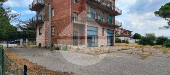 Edificio de 5 habitaciónes en Assisi, Italy No. 178830 2