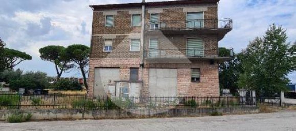 Edificio de 5 habitaciónes en Assisi, Italy No. 178830 3