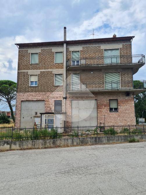 Edificio de 5 habitaciónes en Assisi, Italy No. 178830