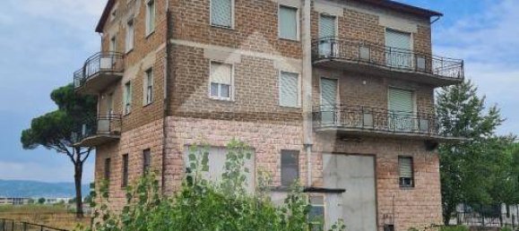 Edificio de 5 habitaciónes en Assisi, Italy No. 178830 5