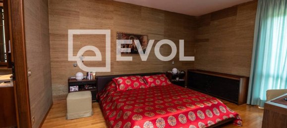 5 bedrooms Villa in Udine, Italy No. 71202 16