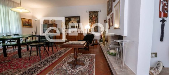 5 bedrooms Villa in Udine, Italy No. 71202 4