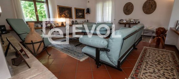 5 bedrooms Villa in Udine, Italy No. 71202 5