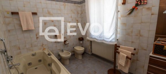 5 bedrooms Villa in Udine, Italy No. 71202 22