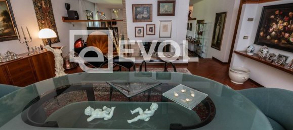 5 bedrooms Villa in Udine, Italy No. 71202 7