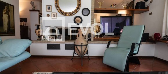 5 bedrooms Villa in Udine, Italy No. 71202 10