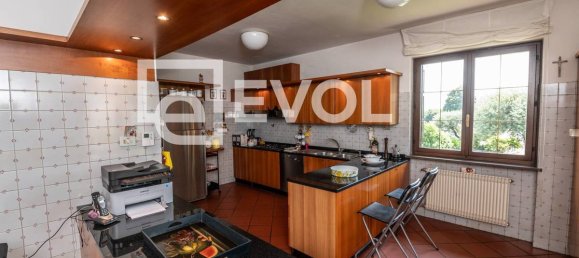 5 bedrooms Villa in Udine, Italy No. 71202 11