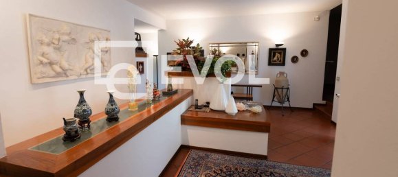 5 bedrooms Villa in Udine, Italy No. 71202 14