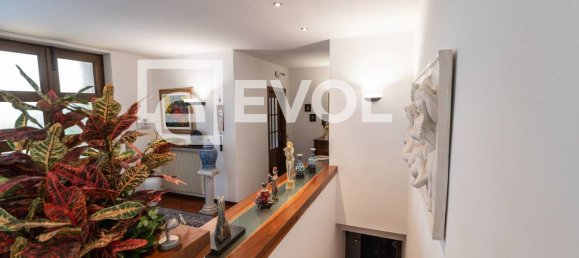 5 bedrooms Villa in Udine, Italy No. 71202 15