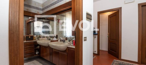 5 bedrooms Villa in Udine, Italy No. 71202 24
