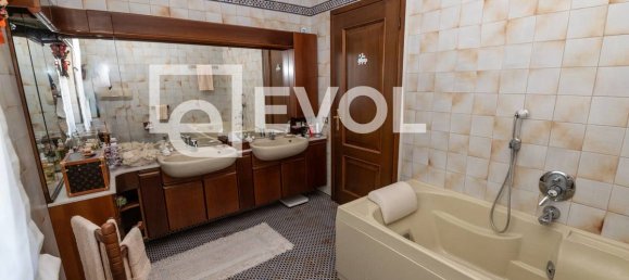 5 bedrooms Villa in Udine, Italy No. 71202 23