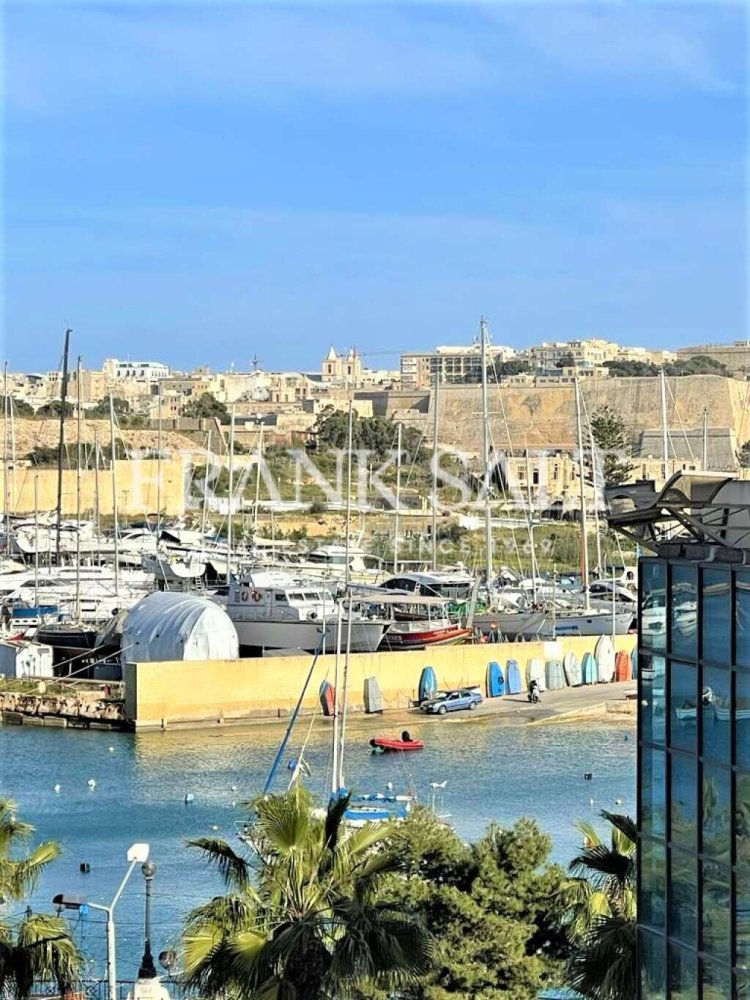 3 bedrooms Apartment in Gzira, Malta No. 3498