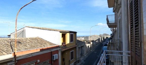 Casa de 4 divisões em Canicattini Bagni, Italy N.º 122433 8