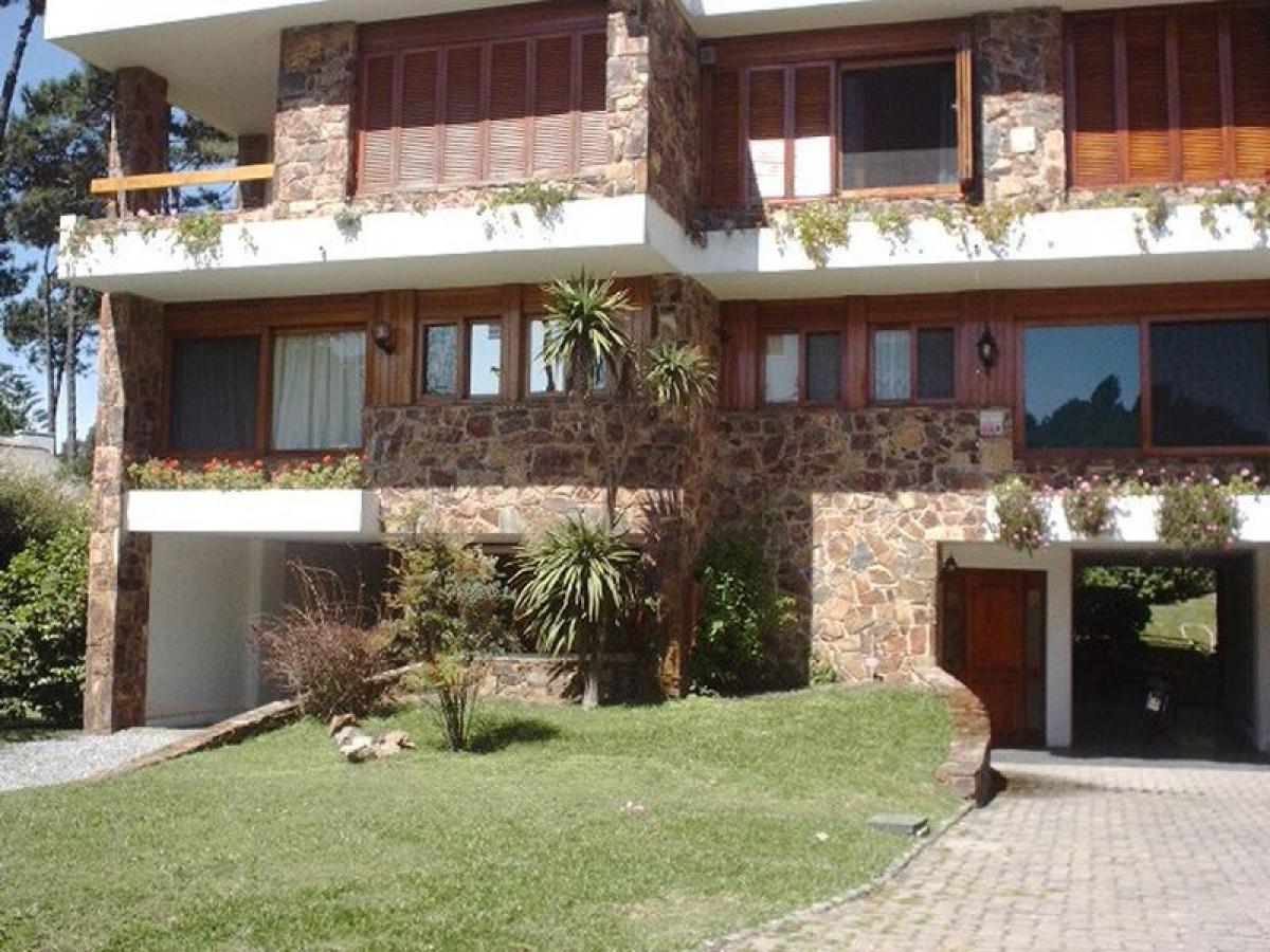4 bedrooms Apartment in Maldonado, Uruguay No. 7493
