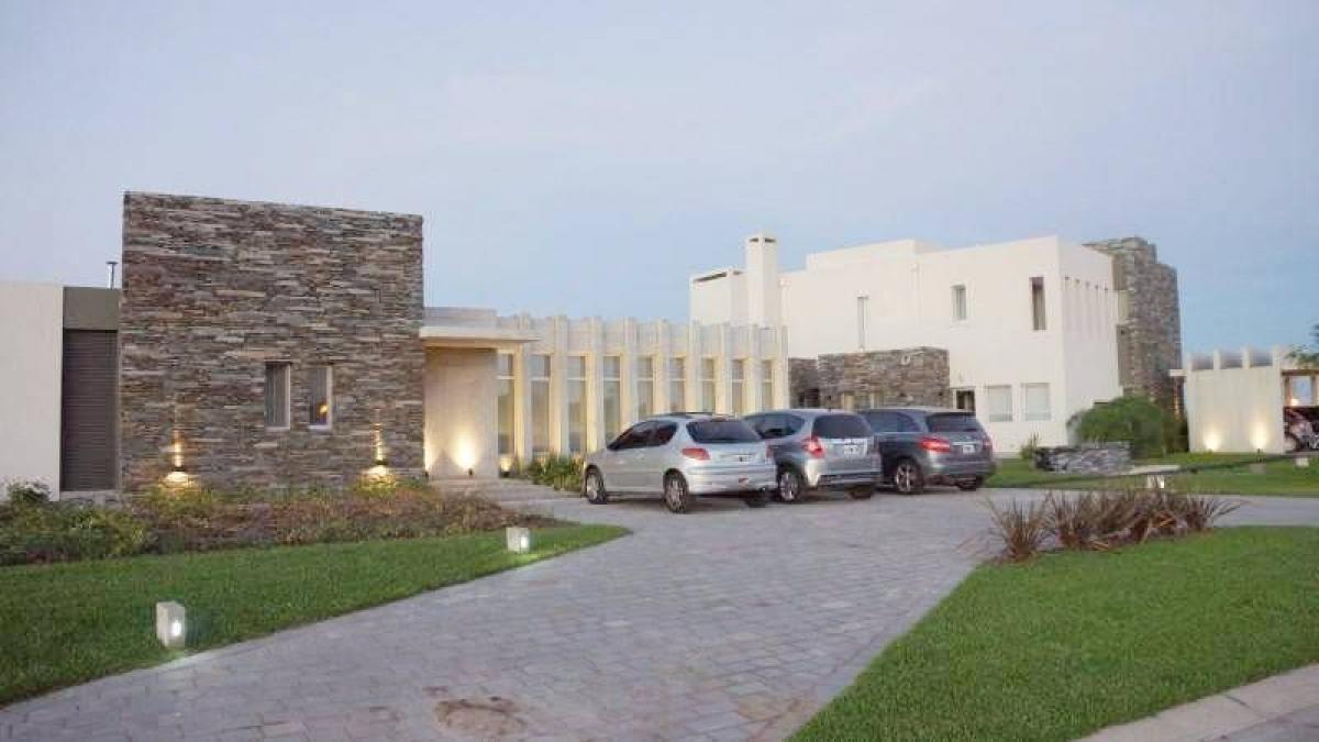 5 bedrooms House in Escobar, Argentina No. 73457