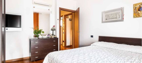 6 Schlafzimmer Villa in Vanzago, Italy, Nr. 275282 13