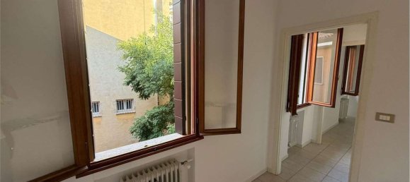 2 bedrooms Apartment in Padua, Italy No. 372675 4