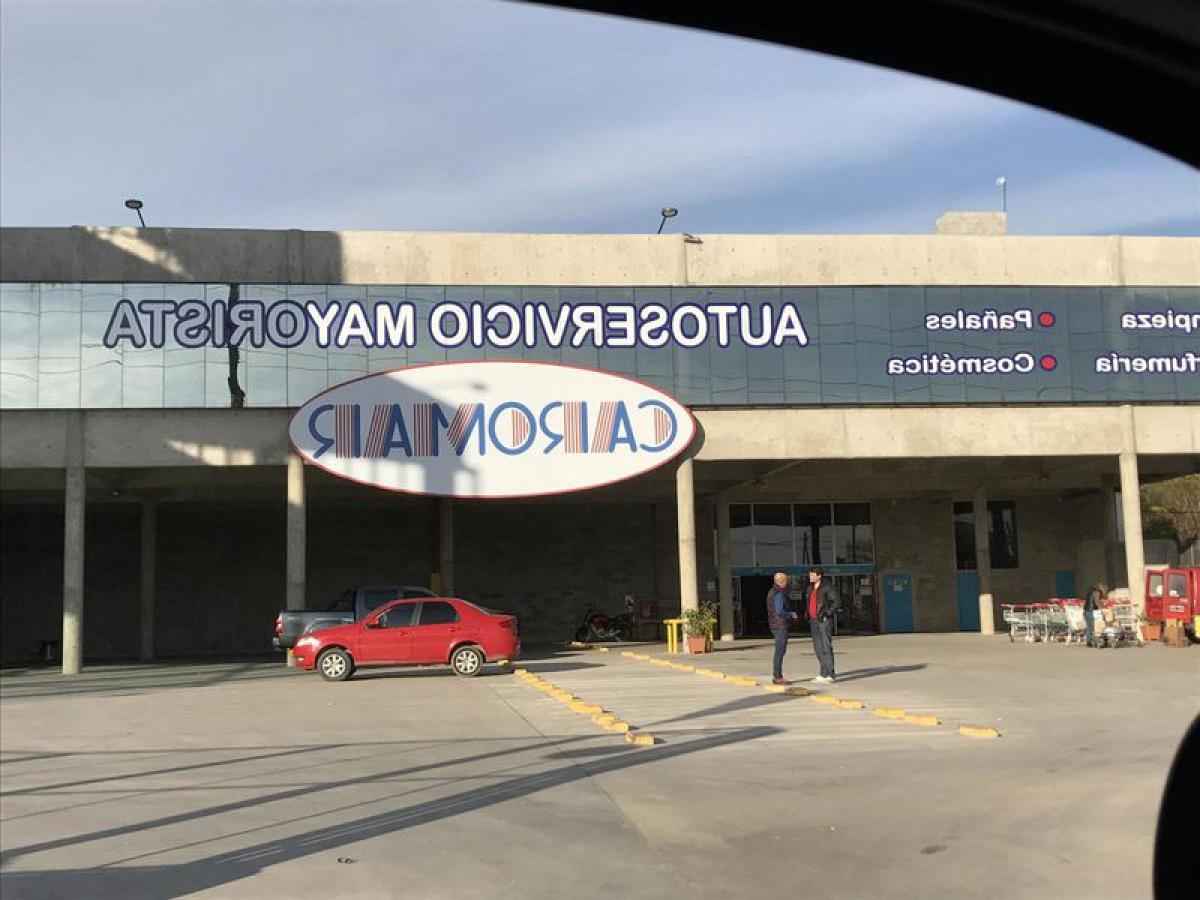 1200m² Office in Moreno, Argentina No. 27038