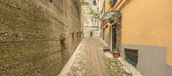 Apartamento de 4 habitaciónes en Genoa, Italy No. 36652 36