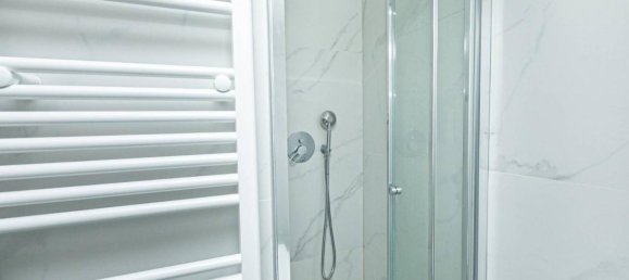 Apartamento de 4 habitaciónes en Genoa, Italy No. 36652 30