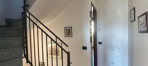 3-salle Villa à Rozzano, Italy No. 25592 48