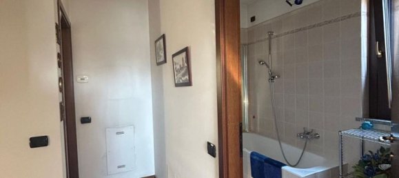 3-salle Villa à Rozzano, Italy No. 25592 46