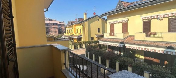 3-salle Villa à Rozzano, Italy No. 25592 41