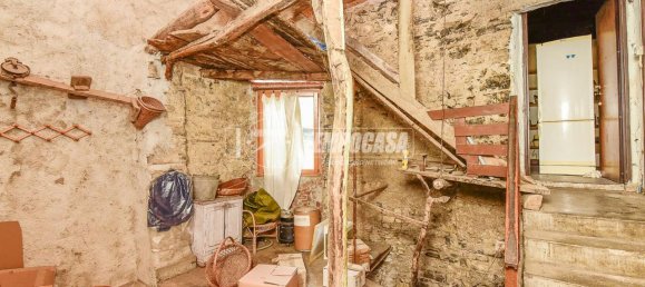 4 rooms Apartment in Sormano, Italy No. 36857 3