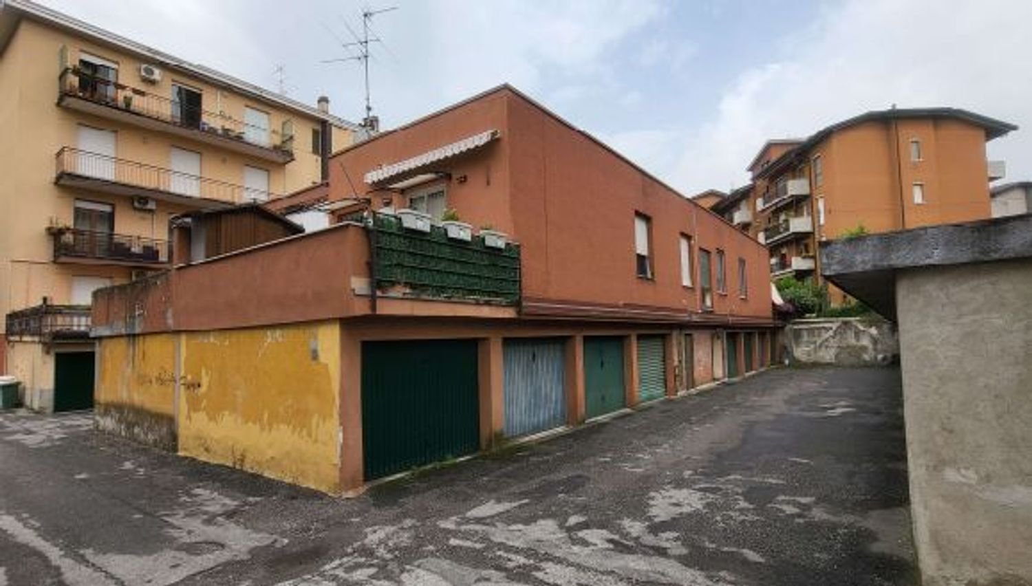 2 rooms Apartment in Trezzo sull'Adda, Italy No. 219406