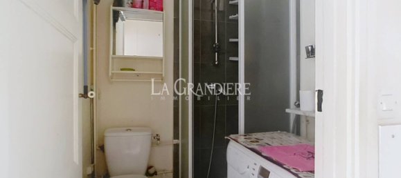 Studio in Paris, France No. 148372 3