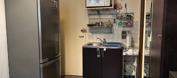 Studio in Paris, France No. 148372 5