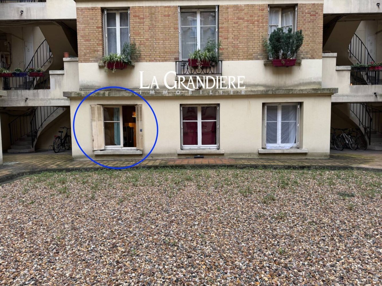 Studio in Paris, France No. 148372