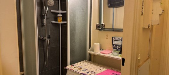 Studio in Paris, France No. 148372 4