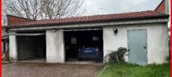 Casa de 4 habitaciónes en Pegognaga, Italy No. 229848 4