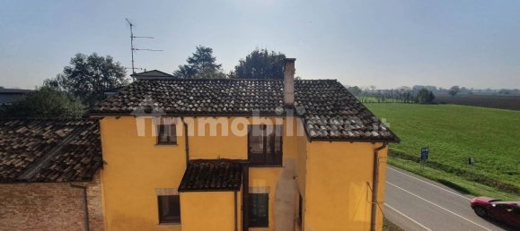 Apartamento de 2 dormitorios en Piacenza, Italy No. 31543 23