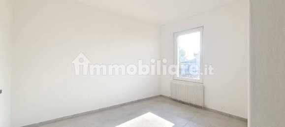 Apartamento de 2 dormitorios en Piacenza, Italy No. 31543 8