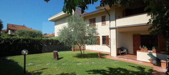4 bedrooms Apartment in Pietrasanta, Italy No. 370813 2