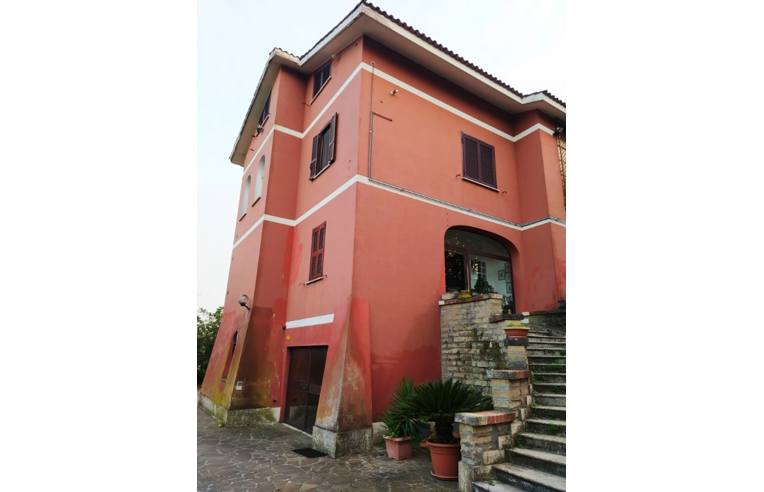 Здание с 5 спальнями в Паломбара Сабина, Италия № 253157