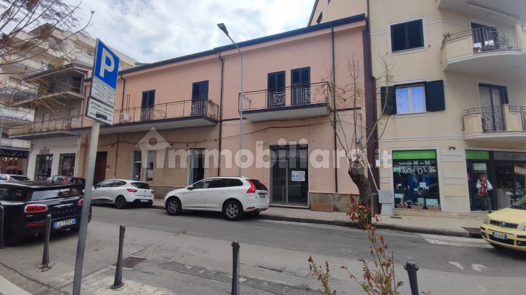 1-Zimmer Gewerbliche Immobilie in Capo d'Orlando, Italy, Nr. 146057