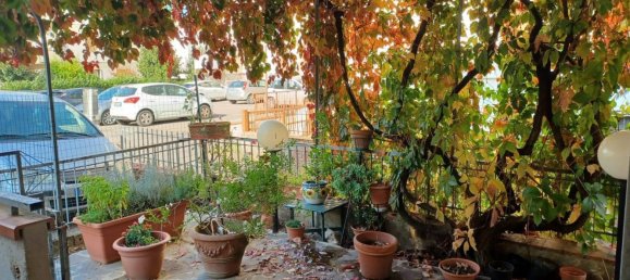 3 rooms Apartment in Figline e Incisa Valdarno, Italy No. 165991 2