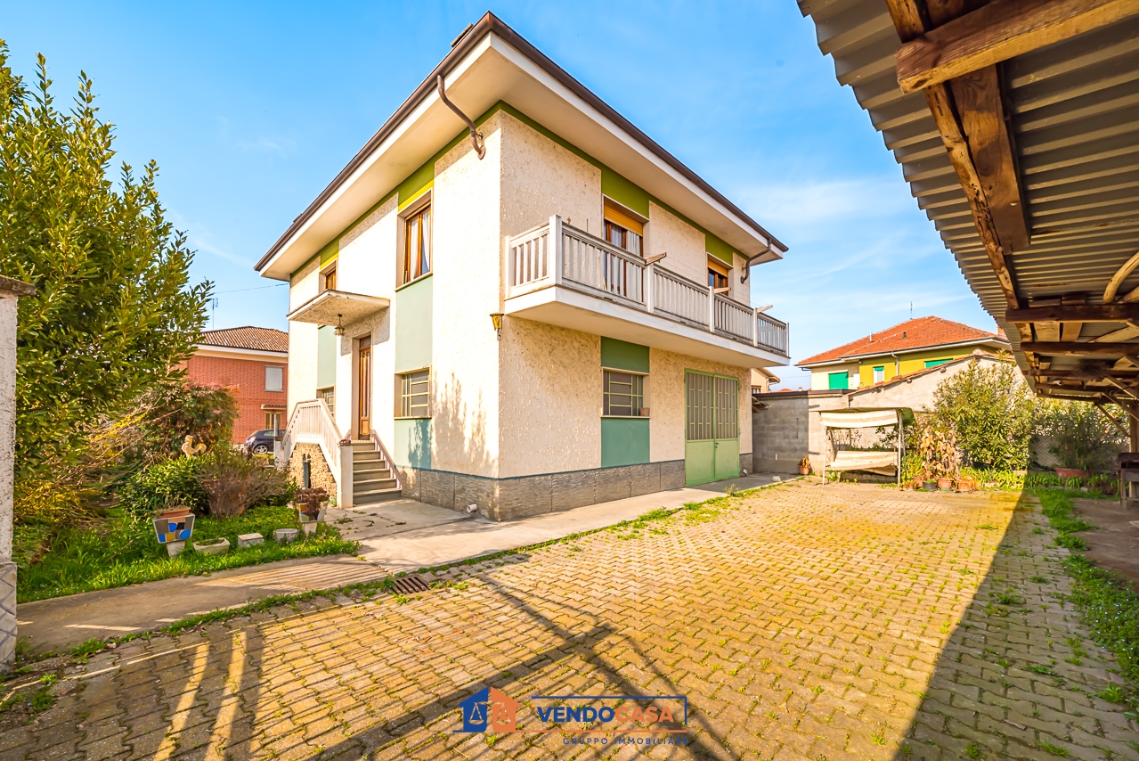 4 rooms House in Polonghera, Italy No. 38522